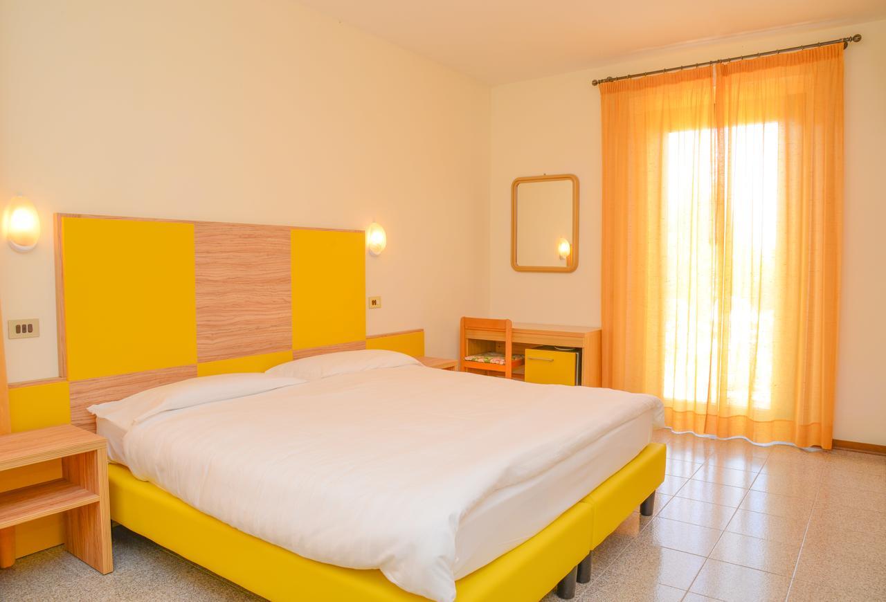 Hotel Garni Onda à Torri Del Benaco Extérieur photo