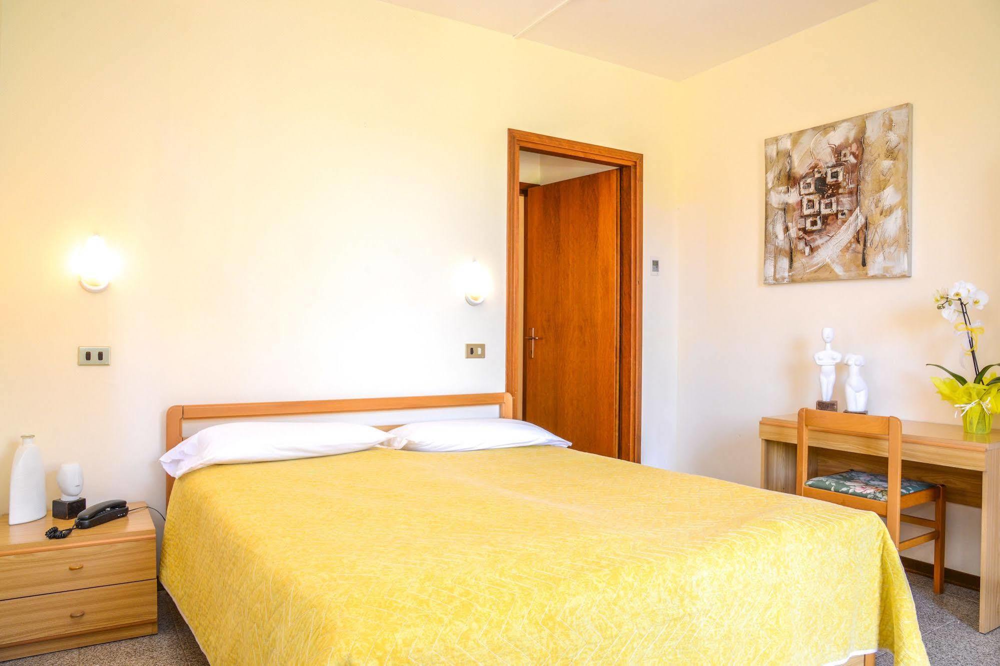 Hotel Garni Onda à Torri Del Benaco Extérieur photo