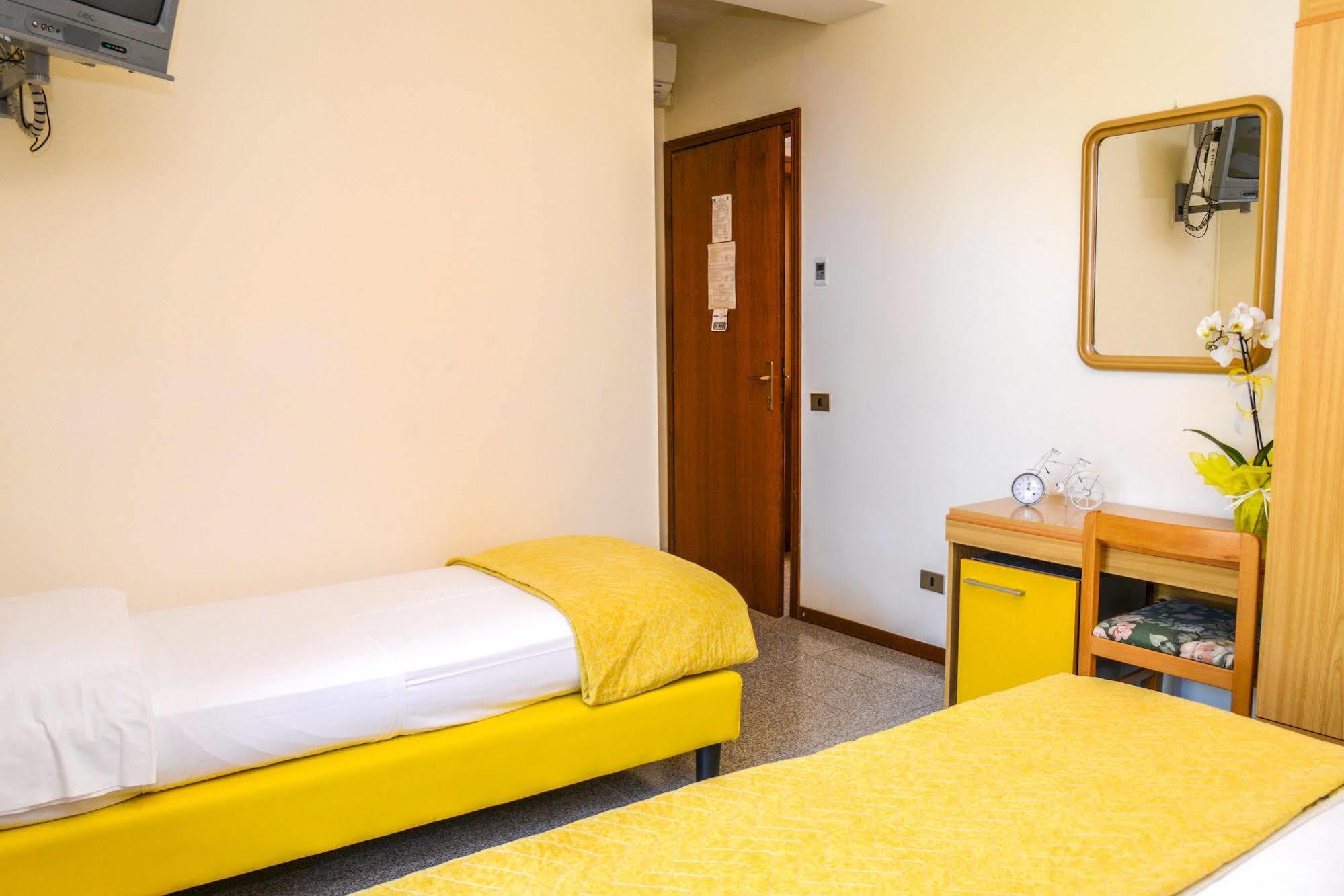 Hotel Garni Onda à Torri Del Benaco Extérieur photo