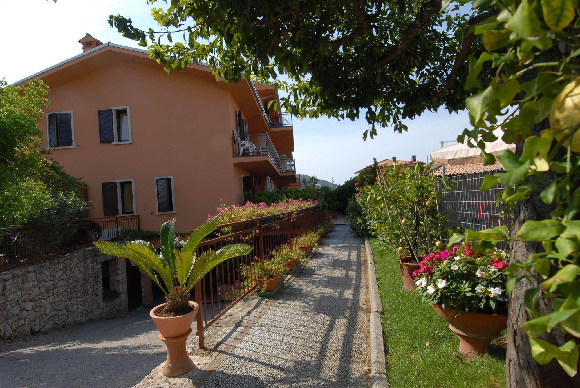 Hotel Garni Onda à Torri Del Benaco Extérieur photo